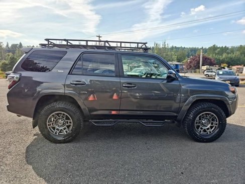 Used 2022 Toyota 4Runner SR5 Premium image 8