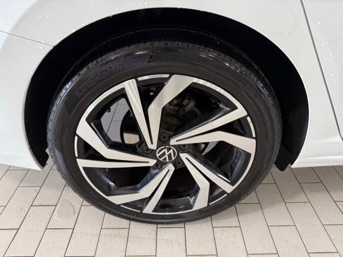 Certified 2025 Volkswagen Jetta SEL image 32