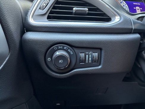 New 2026 Chrysler Pacifica Limited image 4