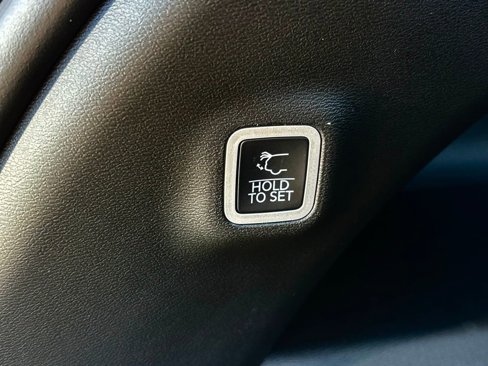 Used 2025 Jeep Wagoneer Limited image 27