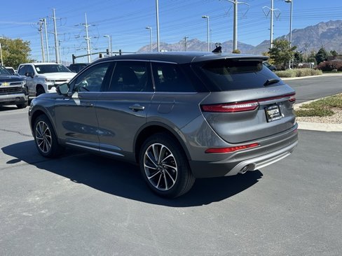 Used 2023 Lincoln Corsair AWD image 7