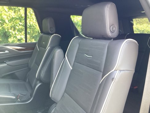 Used 2023 Cadillac Escalade Premium Luxury w/ LPO, Radiant Package image 12