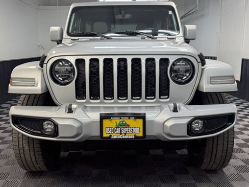 Used 2022 Jeep Wrangler Unlimited Sahara image 2