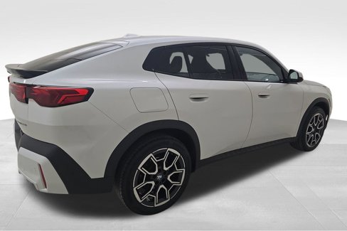 Used 2024 BMW X2 xDrive28i w/ Convenience Package image 9