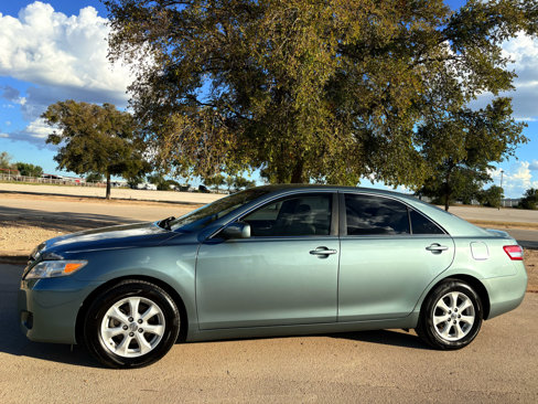 Used 2011 Toyota Camry LE image 10
