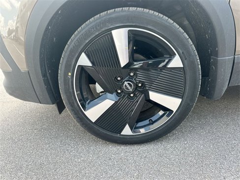 New 2025 Nissan Kicks SR image 17