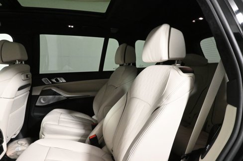 New 2026 BMW X7 M60i image 4