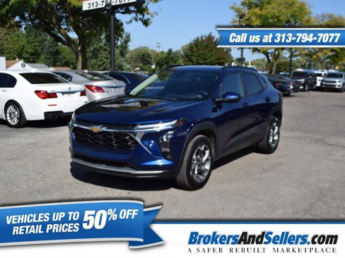 Used 2024 Chevrolet Trax LT w/ Driver Confidence Package image 1