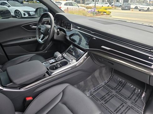 Used 2022 Audi Q8 Premium Plus w/ Premium Plus Package image 16