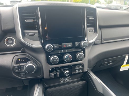 New 2026 RAM 1500 4x4 Crew Cab image 13
