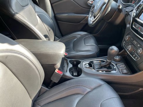 Used 2019 Jeep Cherokee Limited image 31