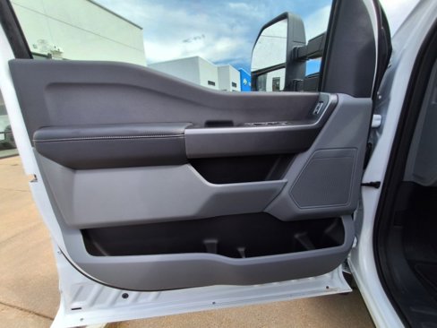 New 2025 Ford F550 4x4 Crew Cab image 9
