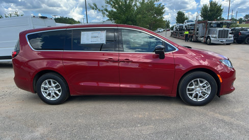 New 2025 Chrysler Voyager LX image 7