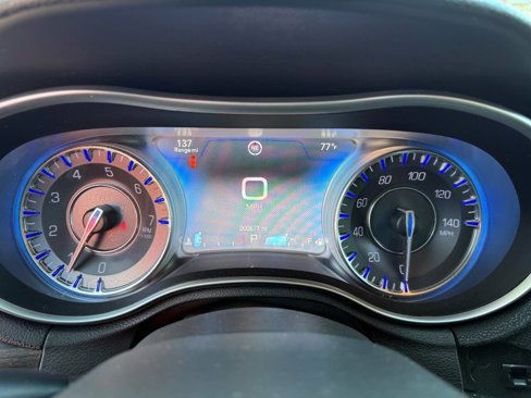 Used 2015 Chrysler 300 Limited image 27