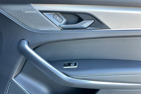Used 2025 Jaguar F-PACE R-Dynamic S image 18