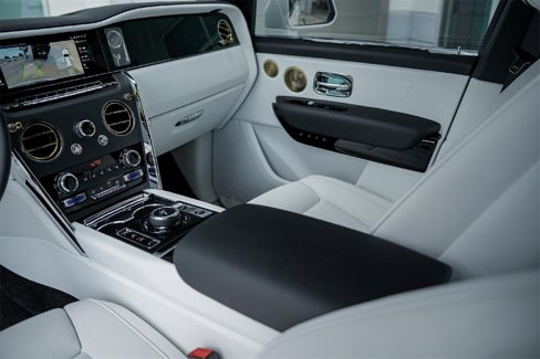 New 2025 Rolls-Royce Cullinan image 18