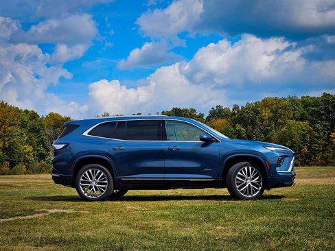 New 2026 Buick Enclave Avenir w/ Super Cruise Package image 3