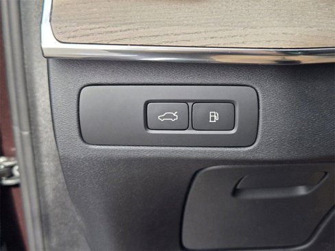 Used 2025 Volvo XC90 T8 Plus w/ Protection Package Premier image 15