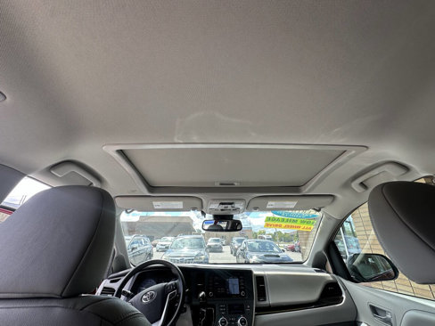 Used 2019 Toyota Sienna AWD image 7