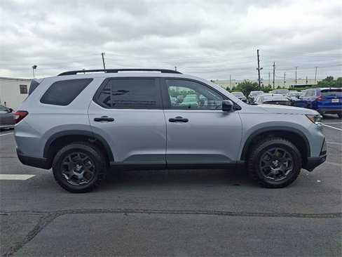 Certified 2025 Honda Pilot TrailSport image 7