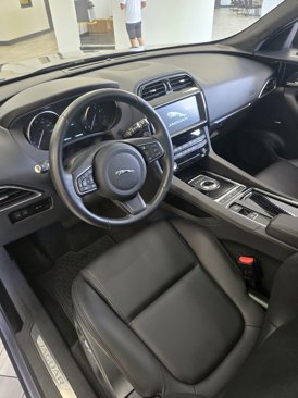 Used 2020 Jaguar F-PACE Premium image 12
