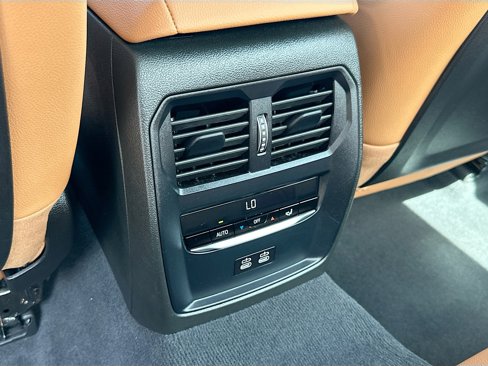 Used 2024 BMW M340i w/ Premium Package image 25