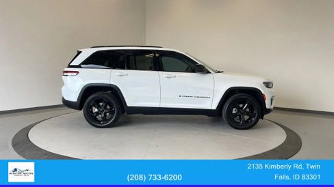 Used 2023 Jeep Grand Cherokee Limited w/ Black Appearance Package image 8