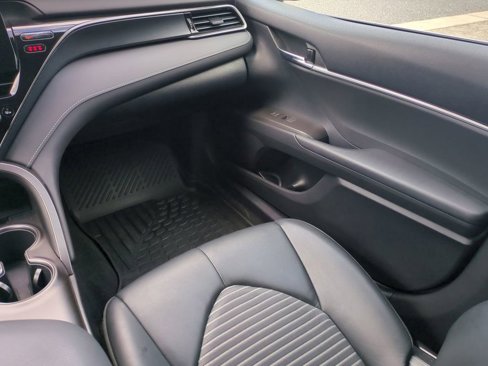 Used 2023 Toyota Camry SE image 16