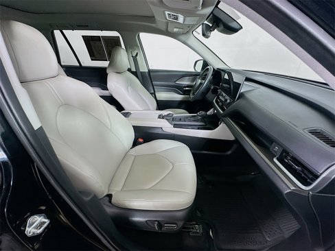 Used 2024 Toyota Grand Highlander XLE image 12