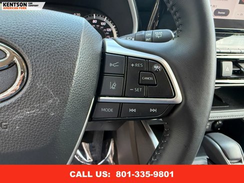 Used 2025 Toyota Highlander XLE image 19