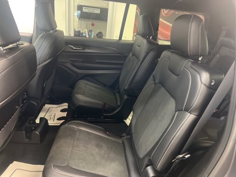New 2025 Jeep Grand Cherokee L Altitude image 11