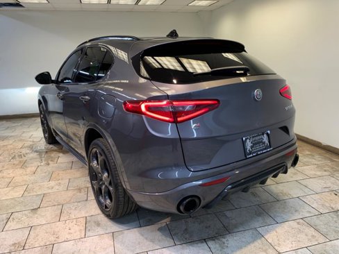 Used 2023 Alfa Romeo Stelvio Veloce image 6
