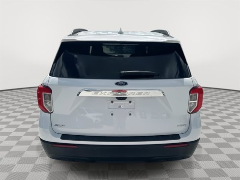 Used 2020 Ford Explorer XLT image 5