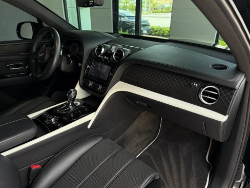 Used 2020 Bentley Bentayga Design Series image 35