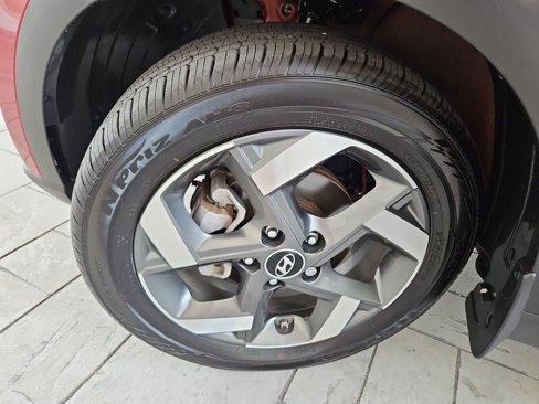 Used 2024 Hyundai Venue SEL image 33