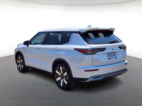 New 2025 Mitsubishi Outlander SE image 4