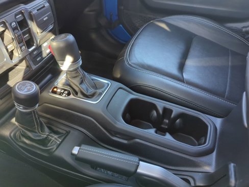 Used 2022 Jeep Wrangler Unlimited Sahara w/ Cold Weather Group image 27