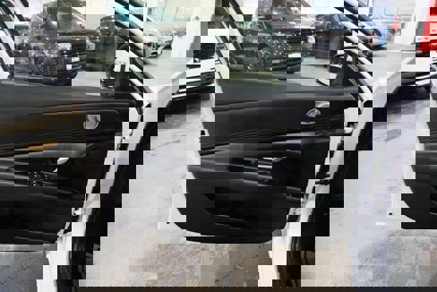 Used 2025 Hyundai Elantra SEL image 17