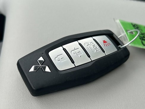 New 2025 Mitsubishi Outlander SE image 14