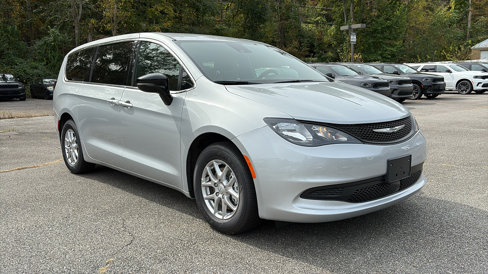 New 2026 Chrysler Voyager LX image 3