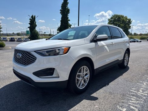 Used 2024 Ford Edge SEL image 16