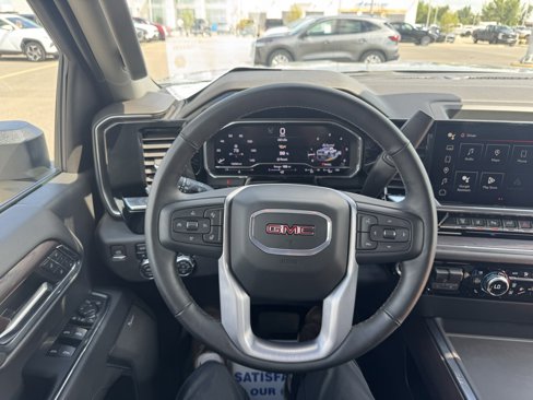 Used 2024 GMC Sierra 2500 SLT w/ SLT Premium Package image 9