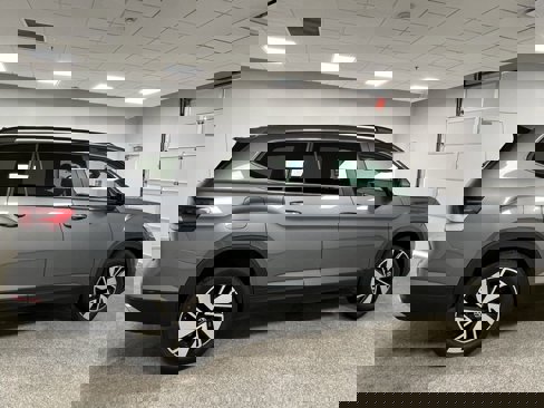 Used 2024 Volkswagen Atlas SE image 14