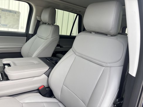 New 2025 Ford Expedition Active image 22