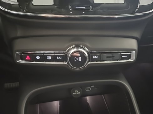 New 2026 Volvo XC40 B5 Core w/ Climate Package image 13