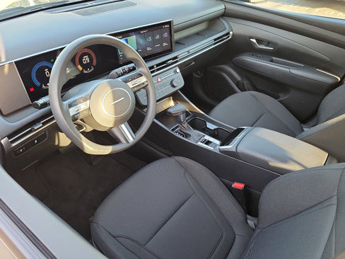 Certified 2025 Hyundai Tucson SE image 3