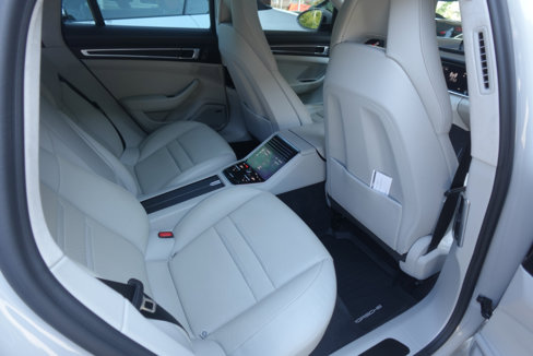 Used 2022 Porsche Panamera GTS w/ Premium Package image 11