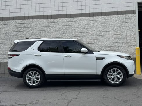 Used 2019 Land Rover Discovery SE image 17