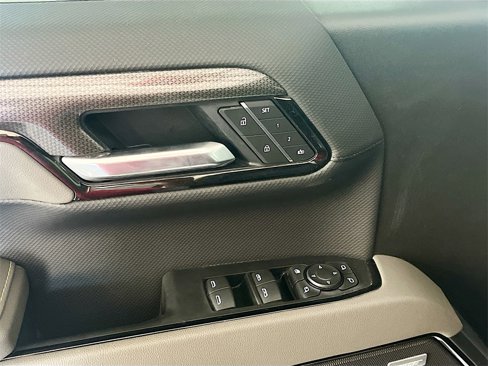 Used 2025 Chevrolet Silverado 1500 ZR2 w/ Technology Package image 18
