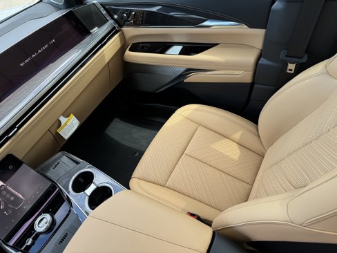 New 2025 Cadillac Escalade IQ Luxury 2 image 17